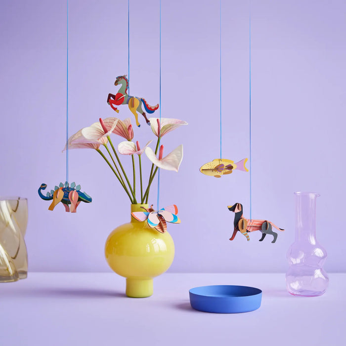 Studio-Roof-Ornament-3d-Object-Lucky-charms-bumble-bee-Aufgebaut-Ale Lucky -charms-beispielfoto-1