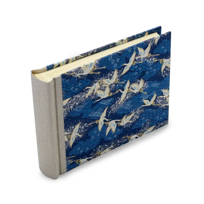 Fotoalbum / 60 Seiten creme / Chiyogami - Kraniche über Blauen wolken mit Muster
