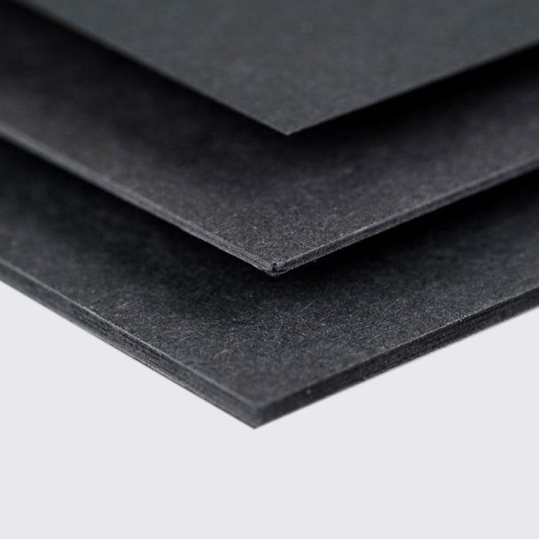 schwarze Pappe