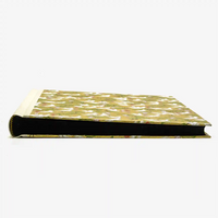 30x30cm-60Seiten-schwarz-Fotoalbum-cover-Chiyogami-Motiv-Kraniche-auf-Gold-von-vorn-ligend
