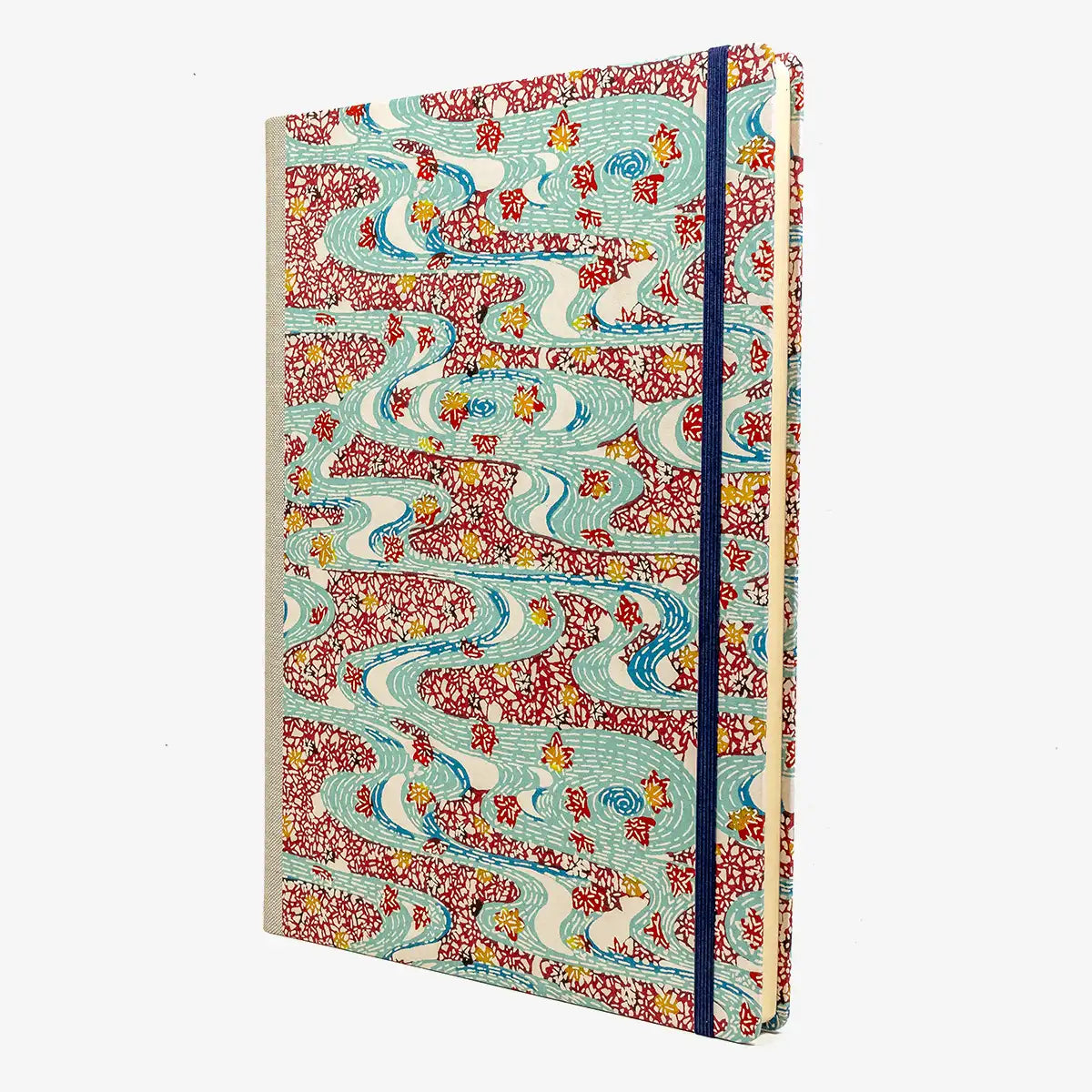 A4-Skizzenbuch-blanko-192-seiten-cover-Katazome-Shi-Papier-motiv-Flusslandschaft-rot-blau-seitlich-von-vorn