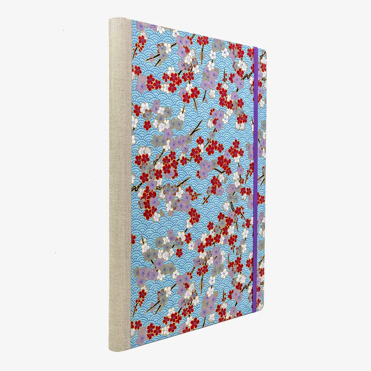 A4-Skizzenbuch-blanko-192-seiten-cover-chiyogamipapier-motiv-Bluetenzweige-aufSeigaiha-blau-seitlich-von-hinten