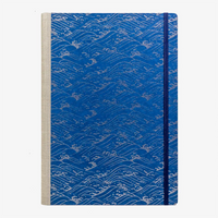 A4-Skizzenbuch-blanko-192-seiten-cover-chiyogamipapier-motiv-nami-silber-auf-blau-von-vorn