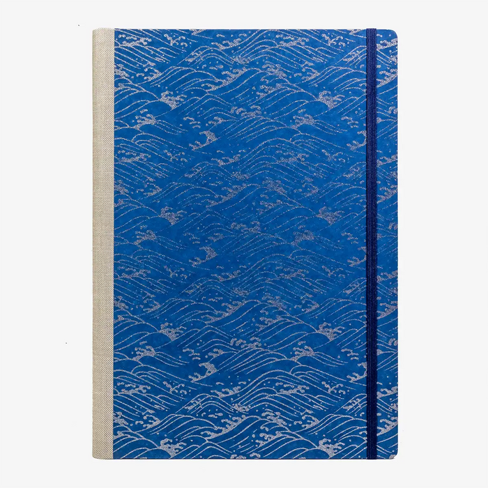A4-Skizzenbuch-blanko-192-seiten-cover-chiyogamipapier-motiv-nami-silber-auf-blau-von-vorn