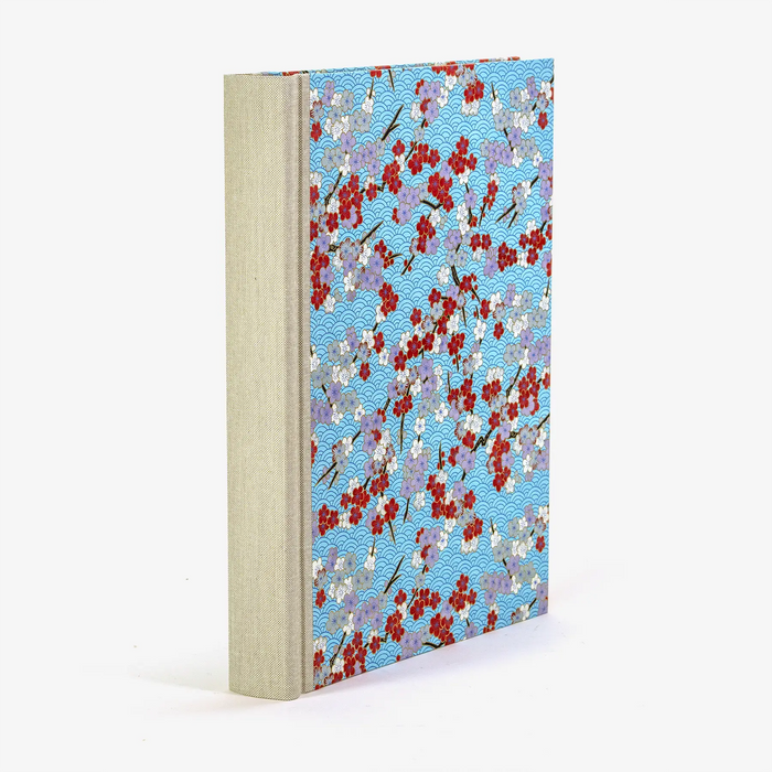 Fotoalbum / H30xB23cm / 60 Seiten / Chiyogami, Floral-bunte Blüten-auf blauer Haifischhaut