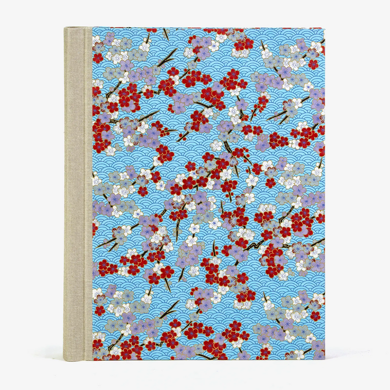 Fotoalbum / H30xB23cm / 60 Seiten / Chiyogami, Floral-bunte Blüten-auf blauer Haifischhaut