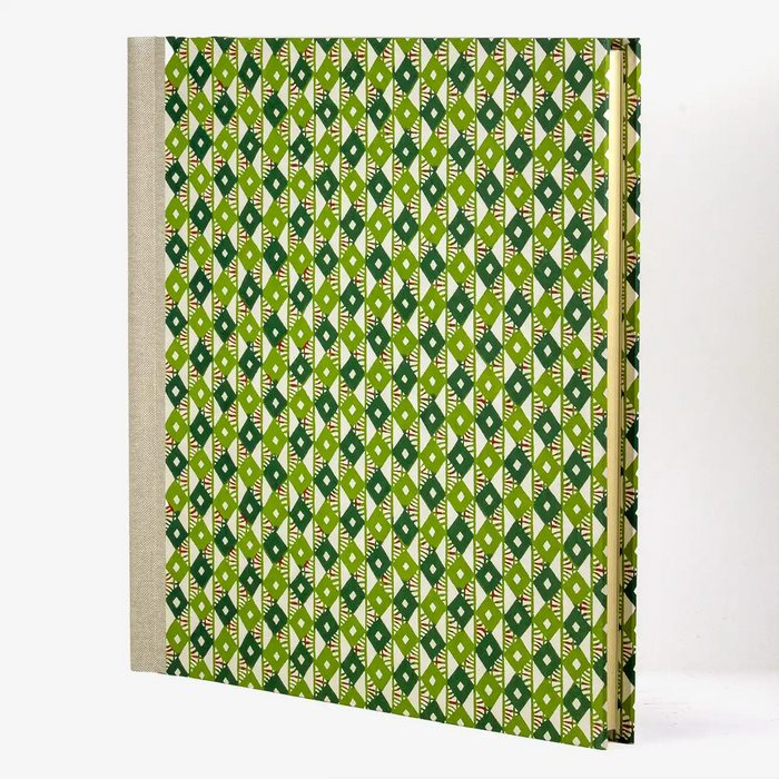 Blaupause-Fotoalbum-30x30cm-60-Seiten-creme-bezogen-mit-Katazome-shi-Rautenmuster-gruen-seitlich-vorn