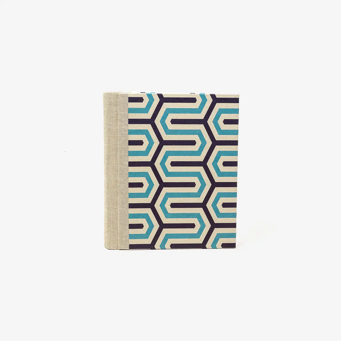 Blaupause-Fotoalbum-Format-15x10cm-30-Folien-bezogen-mit-Offset-PApier-Motiv-Graphicpattern-auf-grau-von-vorn