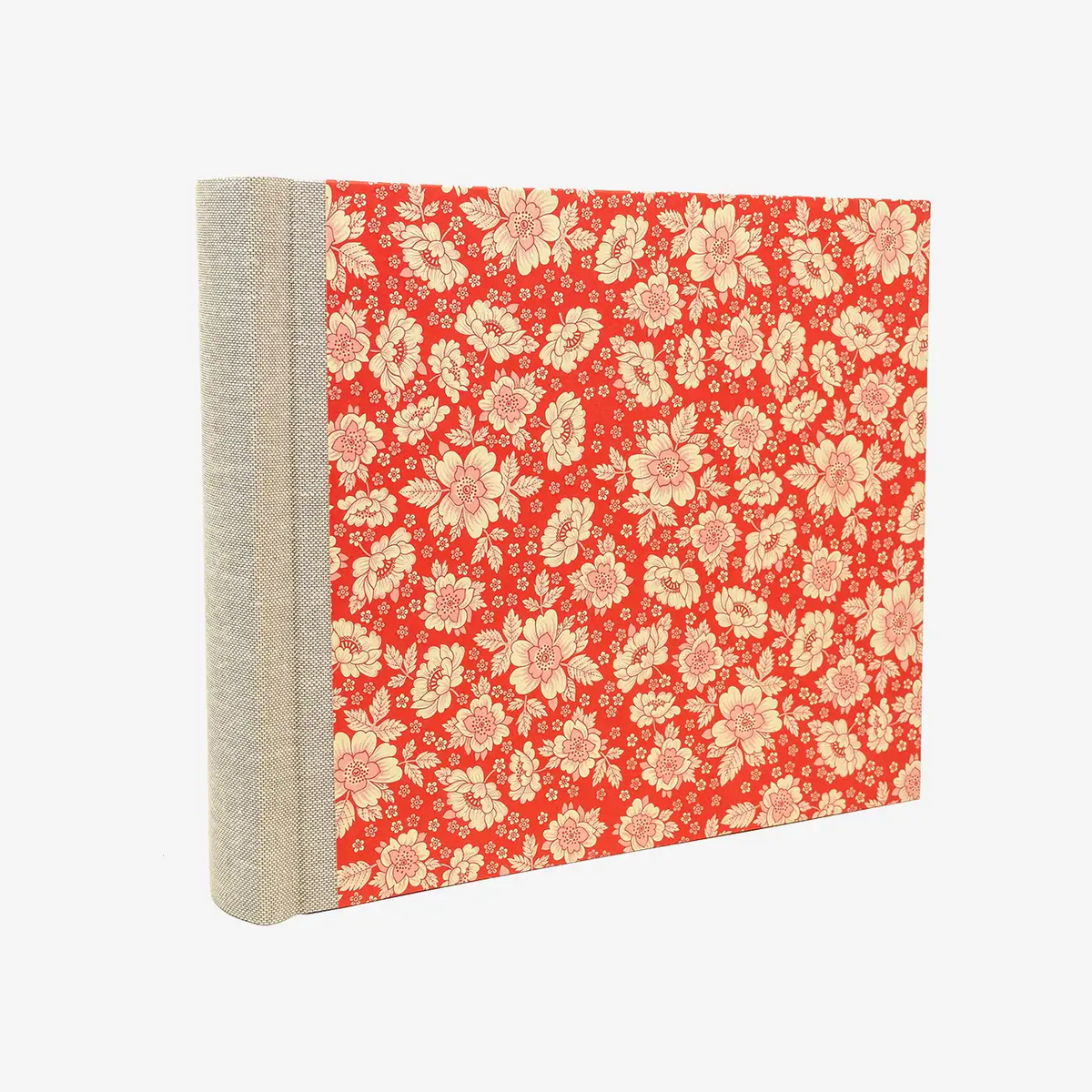 Blaupause-Fotoalbum-Format-20x23cm-60Seiten-cremefarbenem-Fotokarton-bezogen-mit-Designoffset-Carta-Vares--PApier-Motiv-Rosentuch-rot-seitlich-von-hinten