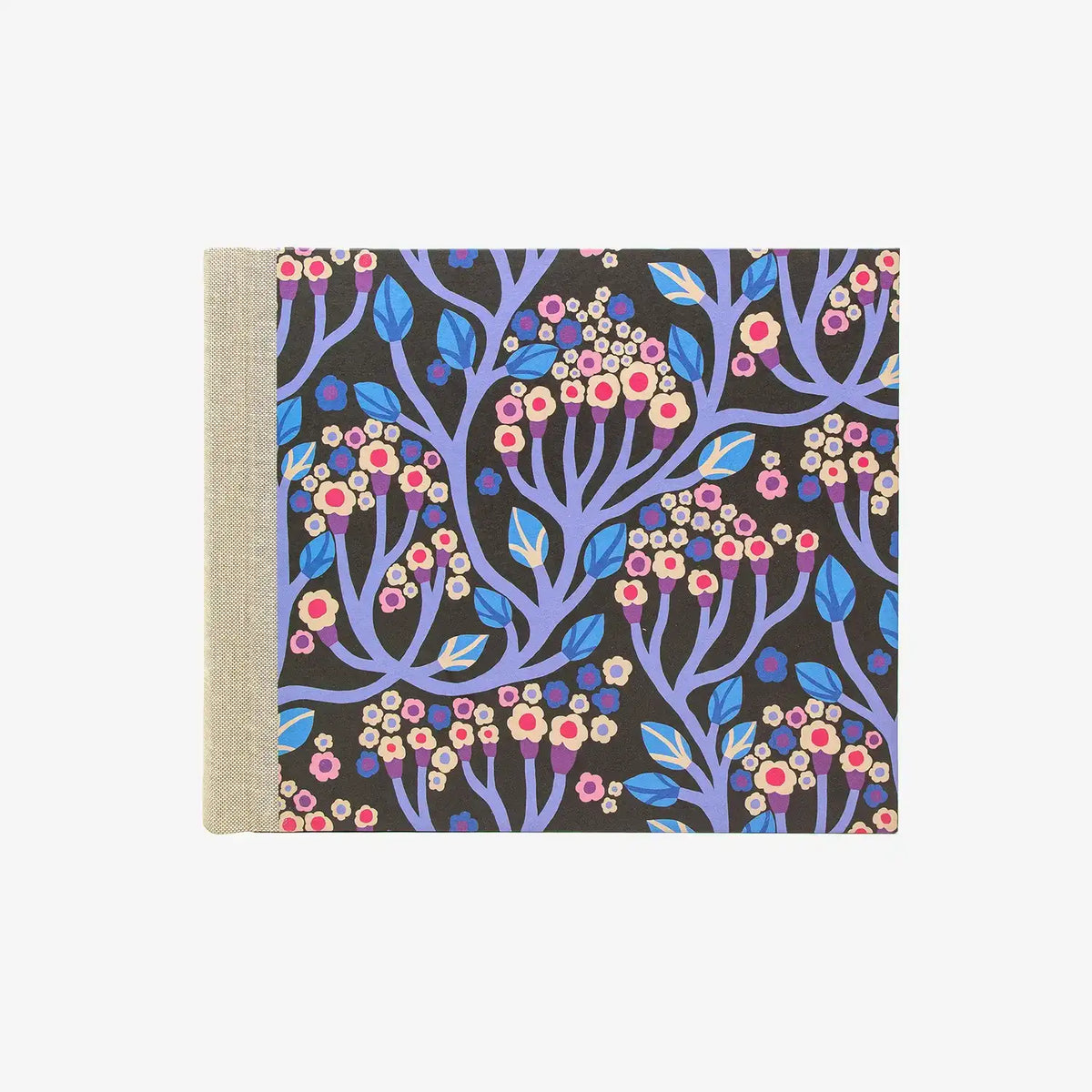 Blaupause-Fotoalbum-Format-20x23cm-60Seiten-cremefarbenem-Fotokarton-bezogen-mit-Designoffset-PApier-Motiv-Bergius-Blue-Floral-Vine-von-vorn