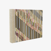 Blaupause-Fotoalbum-Format-20x23cm-60Seiten-cremefarbenem-Fotokarton-bezogen-mit-Lokta-PApier-Motiv-versetzte-Strichen-grau-seitlich-von-hinten