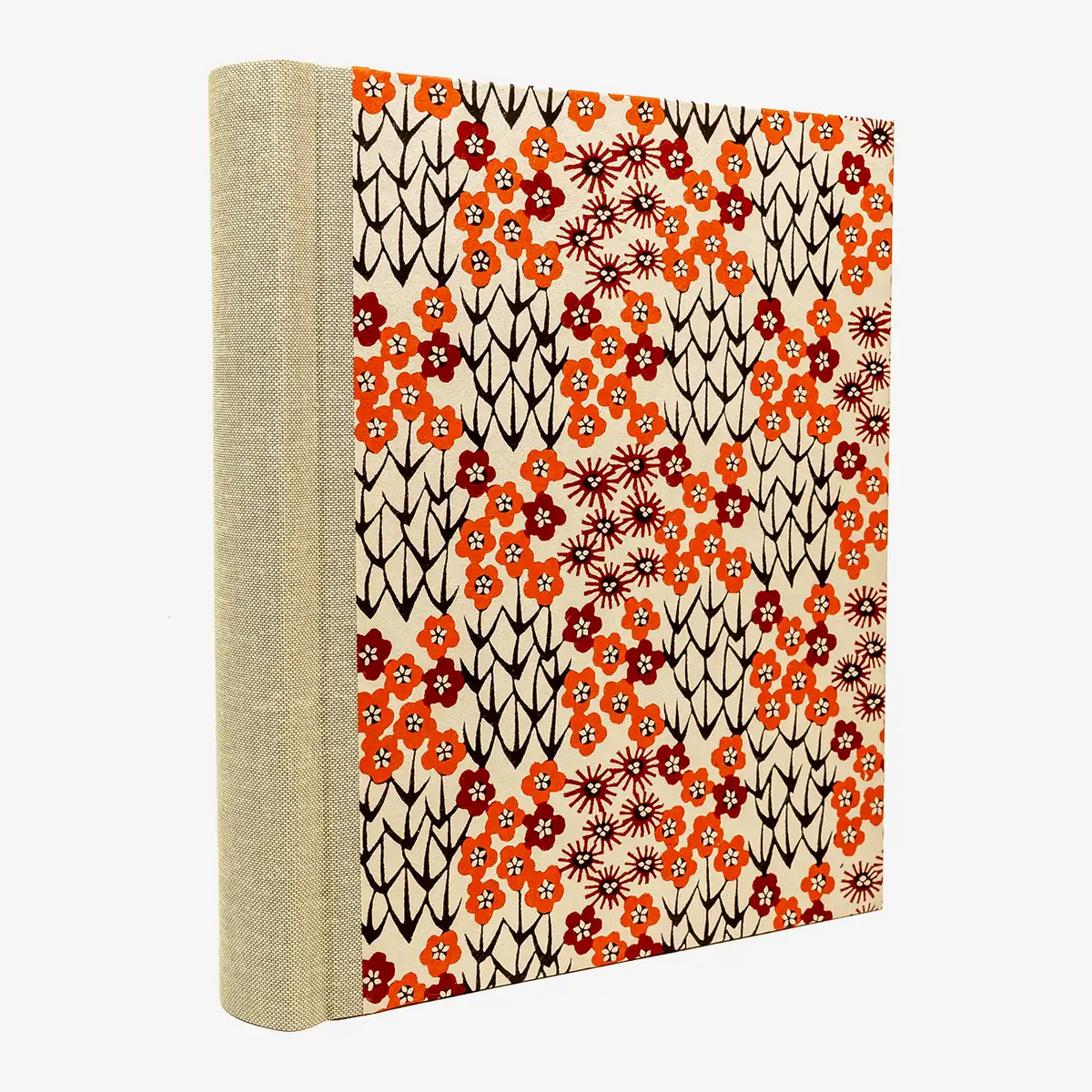 Blaupause-Fotoalbum-Format-24x20cm-60Seiten-cremefarbenem-Fotokarton-bezogen-mit-KAtazome-Shi-PApier-Motiv-Kornblumen-Rot-seitlich-von-hinten
