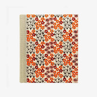 Blaupause-Fotoalbum-Format-24x20cm-60Seiten-cremefarbenem-Fotokarton-bezogen-mit-KAtazome-Shi-PApier-Motiv-Kornblumen-Rot-von-vorn
