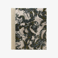 Blaupause-Fotoalbum-Format-24x20cm-60Seiten-schwarzer-Fotokarton-bezogen-mit-Chiyogami-PApier-Motiv-Drachen-auf-Grau-von-vorn