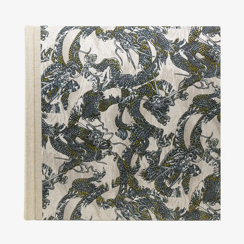 Blaupause-Fotoalbum-H30xB30cm-100-schwarze-Seiten-chiyogami-Motiv-Drachen-von-vorn