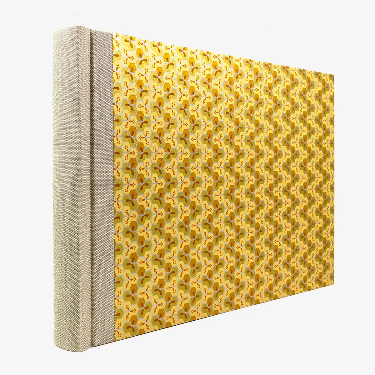 Blaupause-Fotolbum-24x35cm-Bienenwaben-gold-60-Seiten-cover-seitlich-von-hinten