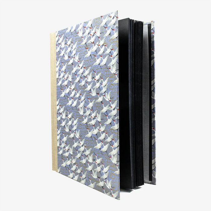 Blaupause-Fotolbum-30x23cm-weisse-Kraniche-auf-flieder-60-Seiten-seitlich-cover-von-vorn-2