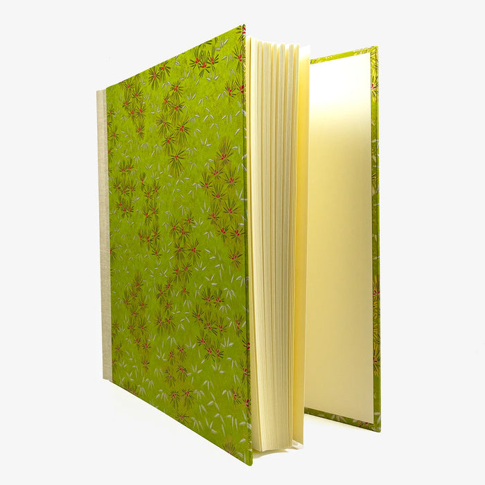 Blaupause-Fotolbum-30x30cm-Kiefern-Gold-100-Seiten-cover-Seitlich-von-vorn-2