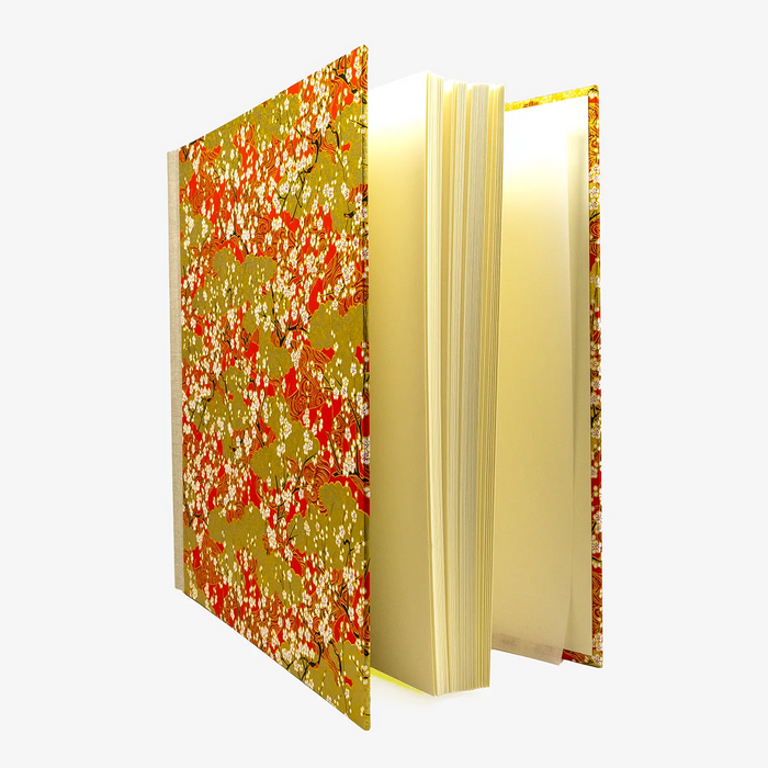 Blaupause-Fotolbum-30x30cm-Sakura-auf-goldenen-Wolken-und-rotem-Wasser-100-Seiten-cover-sitlich-von-vorn