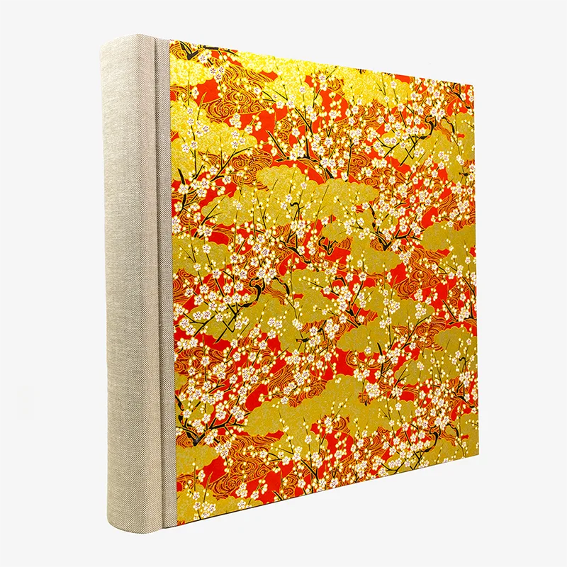 Blaupause-Fotolbum-30x30cm-Sakura-auf-goldenen-Wolken-und-rotem-Wasser-100-Seiten-cover-sitlichvon-hinten