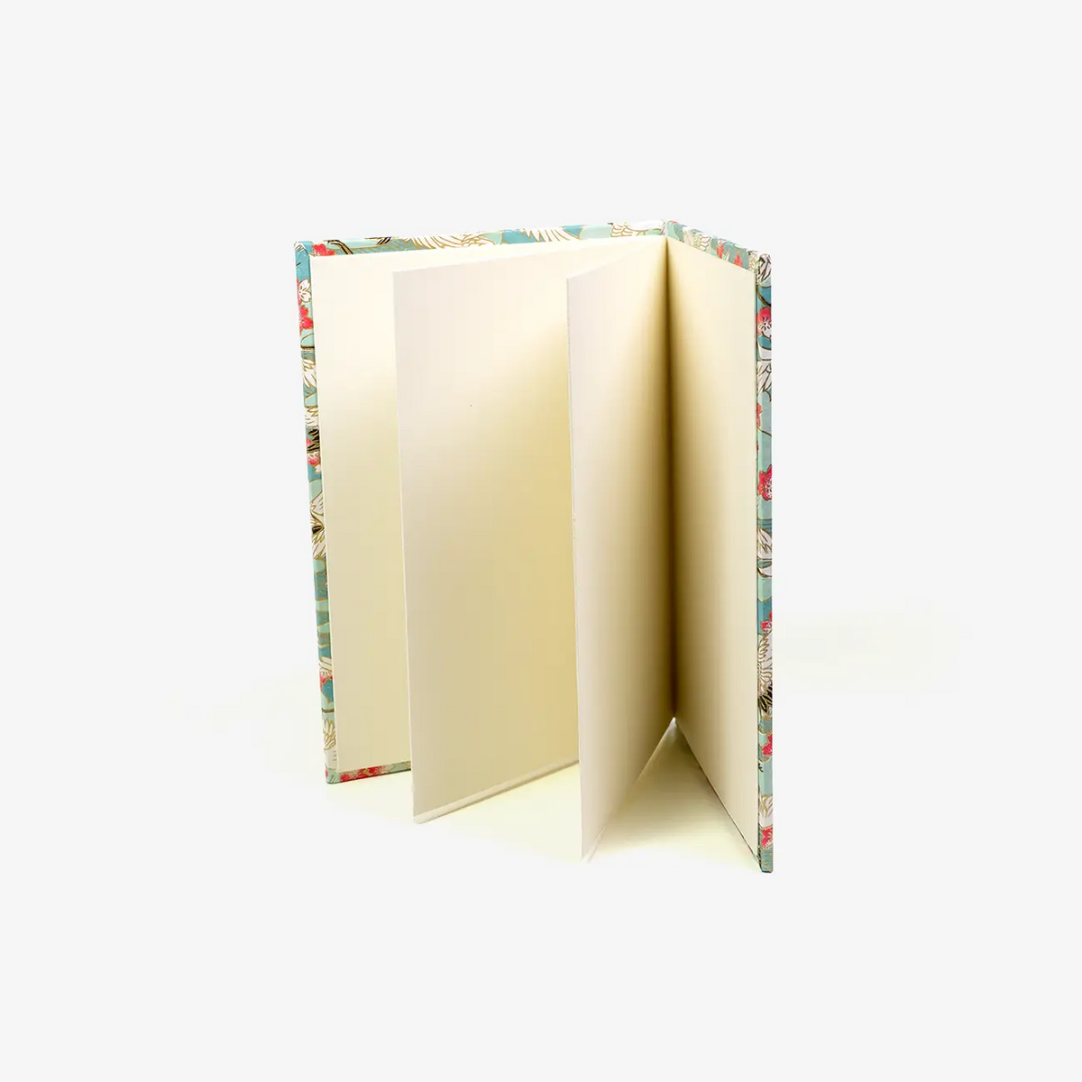 Blaupause-Leporello-17x12_3cm-mit-Chiyogami-bezogen-Motiv-Kraniche-auf-hellblau-Innen-Fotokarton-creme-aufgefaechert-von-vorn
