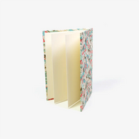 Blaupause-Leporello-17x12_3cm-mit-Chiyogami-bezogen-Motiv-Kraniche-auf-hellblau-Innen-Fotokarton-creme-aufgefaechert-von-vorn2