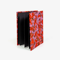 Blaupause-Leporello-17x12_3cm-mit-Chiyogami-bezogen-Motiv-Monstera-rose-Innen-Fotokarton-Schwarz-300grm-cover-seitlich-von-vorn