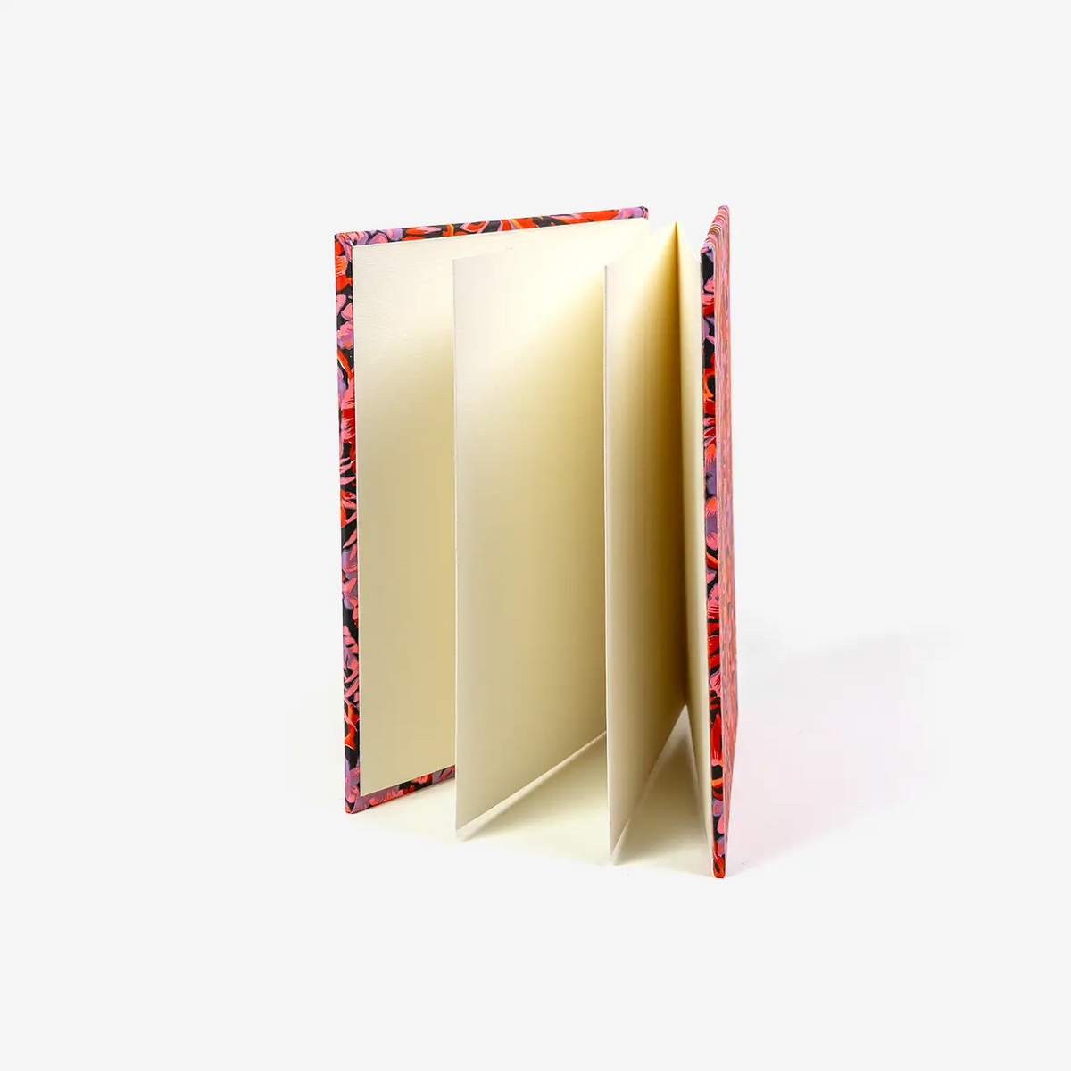 Blaupause-Leporello-17x12_3cm-mit-Chiyogami-bezogen-Motiv-Monstera-rose-Innen-Fotokarton-creme-300grm-cover-seitllich-von-vorn2