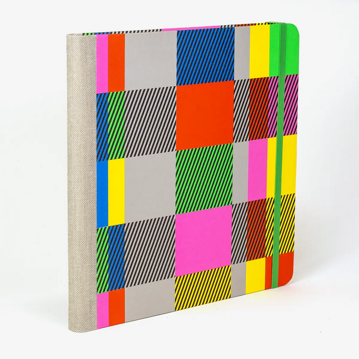 Blaupause-Skizzenbuch-21x21cm-Lineatur-blanko-96-Blatt-bezogen-mit-Offsetpapier-Flaechen-Seitlich-Von-hinten