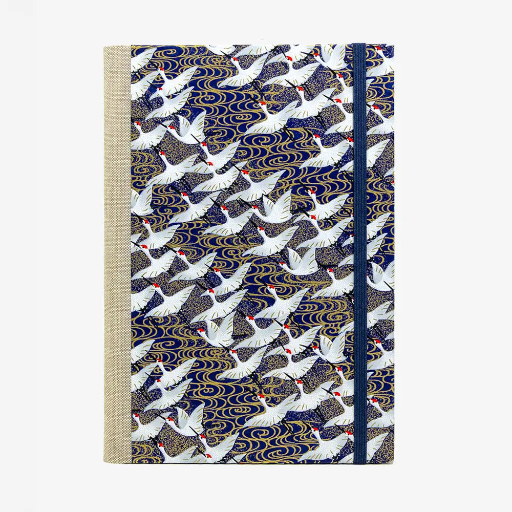 Blaupause-Notizbuch-A5-liniert-144-Seiten-cover-chiyogami-Motiv-Weisse-Kraniche-auf-Blau-von-Vorn