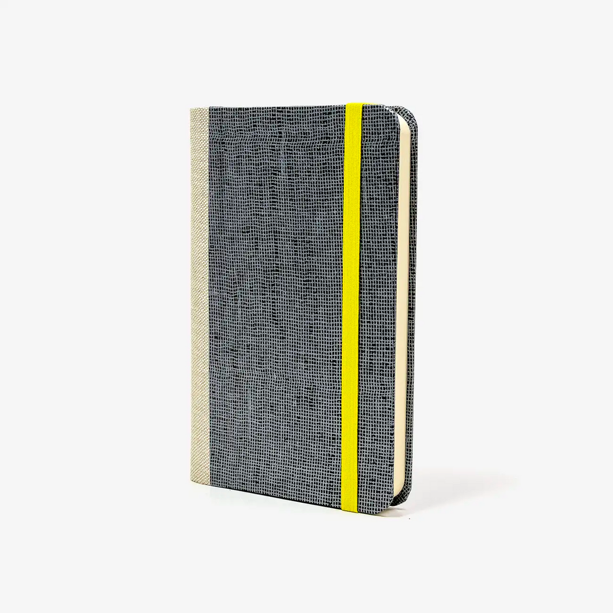 Blaupause-Notizbuch-Format-9x14cm-192Seiten-mit-Chiyogami-bezogen-Motiv-Cover-Gaze-Silber-auf-dunkelblau-Buch-seitlich-von-vorn