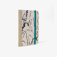 Blaupause-Notizbuch-Format-9x14cm-192Seiten-mit-Chiyogami-bezogen-Motiv-Cover-Kirschbluete-auf-Silber-Buch-seitlich-von-hinten