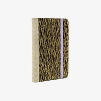 Blaupause-Notizbuch-Format-9x14cm-192Seiten-mit-Chiyogami-bezogen-Motiv-Cover-Schwerter-Gold-auf-schwarz-Buch-seitlich-von-hinten