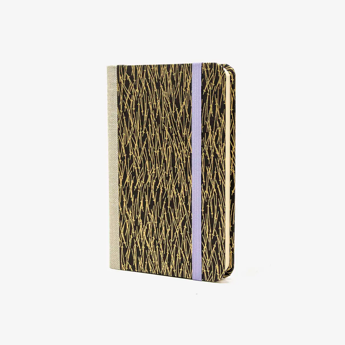 Blaupause-Notizbuch-Format-9x14cm-192Seiten-mit-Chiyogami-bezogen-Motiv-Cover-Schwerter-Gold-auf-schwarz-Buch-seitlich-von-vorn