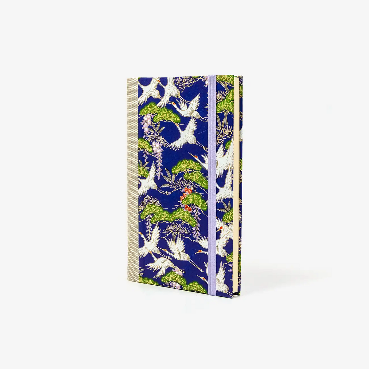 Blaupause-Notizbuch-liniert-A6-mit-chiyogamipapier-Einband-160Seiten-Motiv-kraniche-auf-purple-cover-seitlich-von-vorn