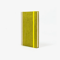 Blaupause-Notizbuch-liniert-A6-mit-loktapapier-Einband-160Seiten-Motiv-goldene-Streifen-auf-gruen-cover-seitlich-von-vorn