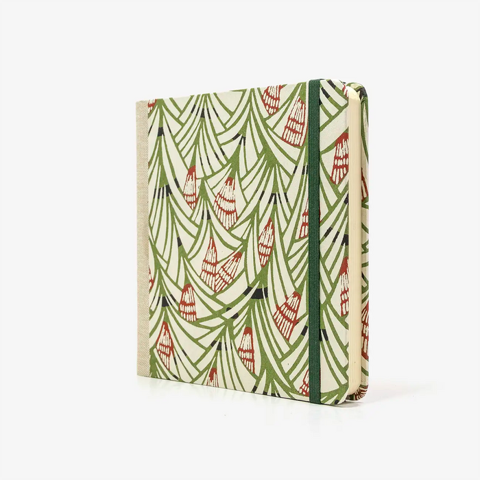 Skizzenbuch-15x15cm-244seiten-100grm-ivory-Skizzenpapier--mit-KatazoShi-Papier-bezogen-Motiv-Spitzen-gruen-seitlich-von-vorn