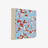 Skizzenbuch-15x15cm-244seiten-100grm-ivory-Skizzenpapier-mit-chiyogami-Papier-bezogen-Motiv-Blumen über Seigaiha Blau-seitlich-von-hinten