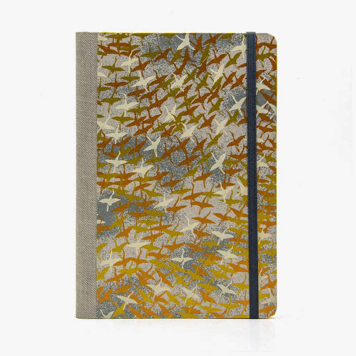 Blaupause-Skizzenbuch-A5-Blanko-192-leere-Seiten-bezogen-mit-Chiyogami-Motiv-Kraniche-gold-silber-kupfer-Produktansicht-Cover-vorn