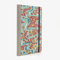 Blaupause-Skizzenbuch-A5-Blanko-192-leere-Seiten-bezogen-mit-KAtazome-shi-Motiv-Flusslandschaft-blau-rot-Produktansicht-Cover-seitlich-von-hinten