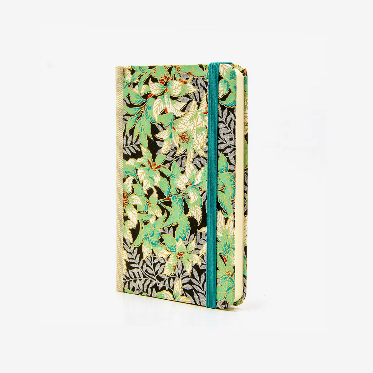 Blaupause-Skizzenbuch-A6-blanko-160-Seiten-bezogen-mit-Chiyogami-Motiv-Blaetter-gruen-silber-auf-schwarz-cover-seitlich-von-vorn