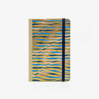 Blaupause-Skizzenbuch-A6-blanko-160-Seiten-bezogen-mit-Chiyogami-Motiv-blau-gold-rot-gewellte-Streifen-cover-von-vorn