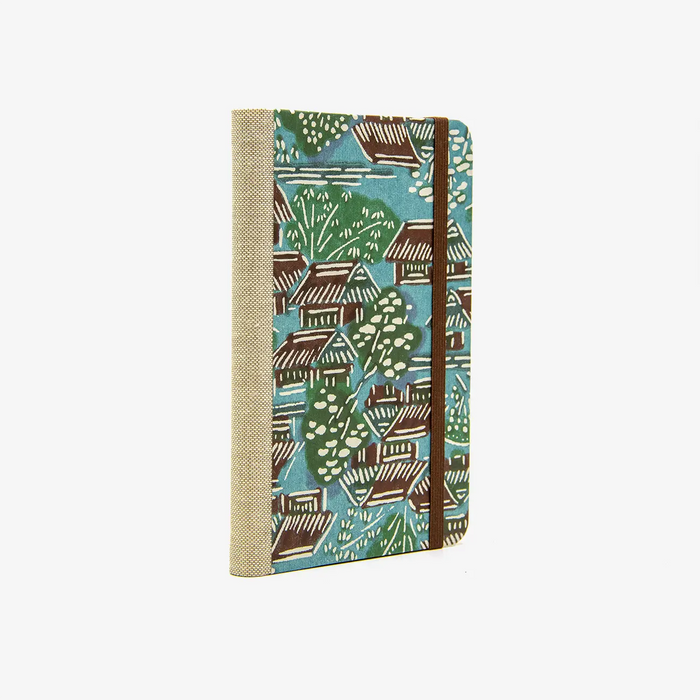 Blaupause-Skizzenbuch-A6-blanko-160-Seiten-bezogen-mit-KAtazome-Shi-Dorf-auf-blau-cover-seitlich-von-hinten