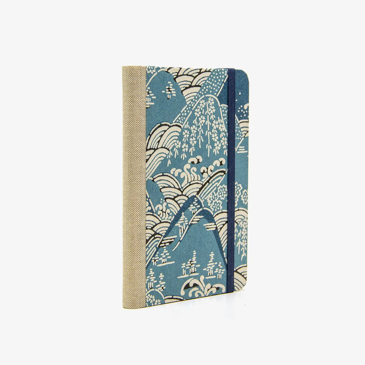 Blaupause-Skizzenbuch-A6-blanko-160-Seiten-bezogen-mit-KAtazome-Shi-Motiv-Berge-blau-cover-seitlich-von-hinten