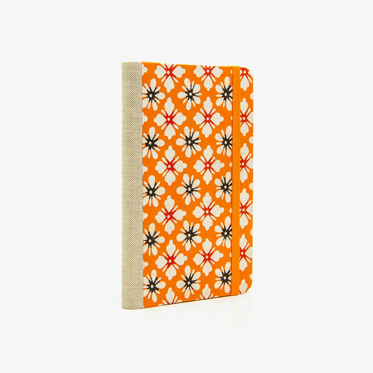 Blaupause-Skizzenbuch-A6-blanko-160-Seiten-bezogen-mit-KAtazome-Shi-Motiv-Blumenornament-orange-cover-seitlich-von-hinten