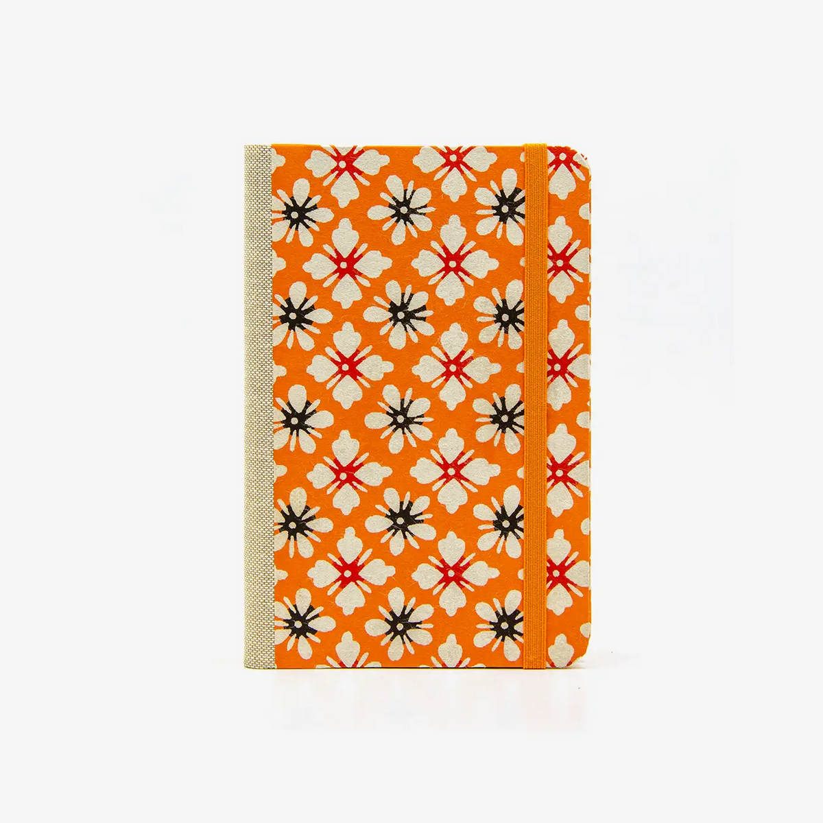 Blaupause-Skizzenbuch-A6-blanko-160-Seiten-bezogen-mit-KAtazome-Shi-Motiv-Blumenornament-orange-cover-von-vorn