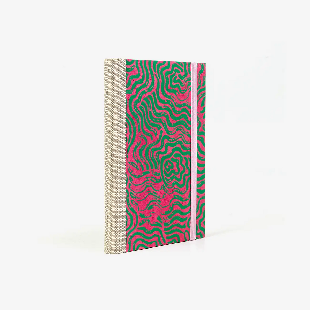 Blaupause-Skizzenbuch-A6-mit-Loktapapier-Einband-160Seiten-Motiv-Labyrinth-achenseegruen-auf-magenta-Cover-seitlich-von-hinten
