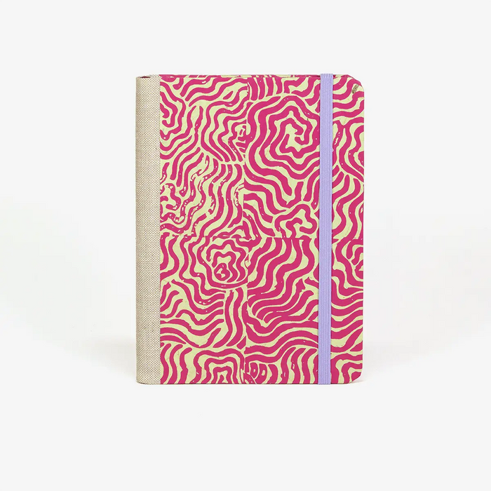 Blaupause-Wochenplaner-12x16_5cm-mit-Lokta-Labyrinth-50M-achenseegruen-auf-magenta-Produktansicht-von-Vorn-1