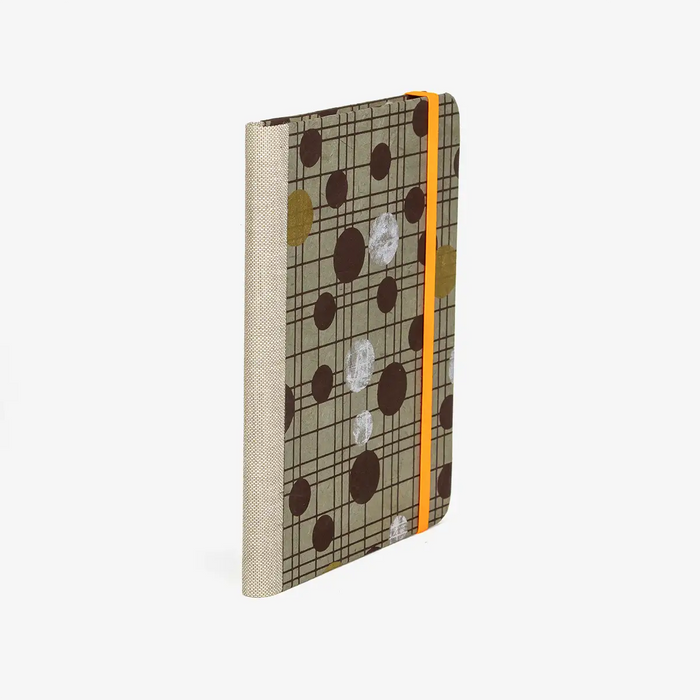 Blaupause-Wochenplaner-12x16_5cm-mit-Lokta-Space-is-the-Place-grau-Produktansicht-seitlich-von-hinten-1
