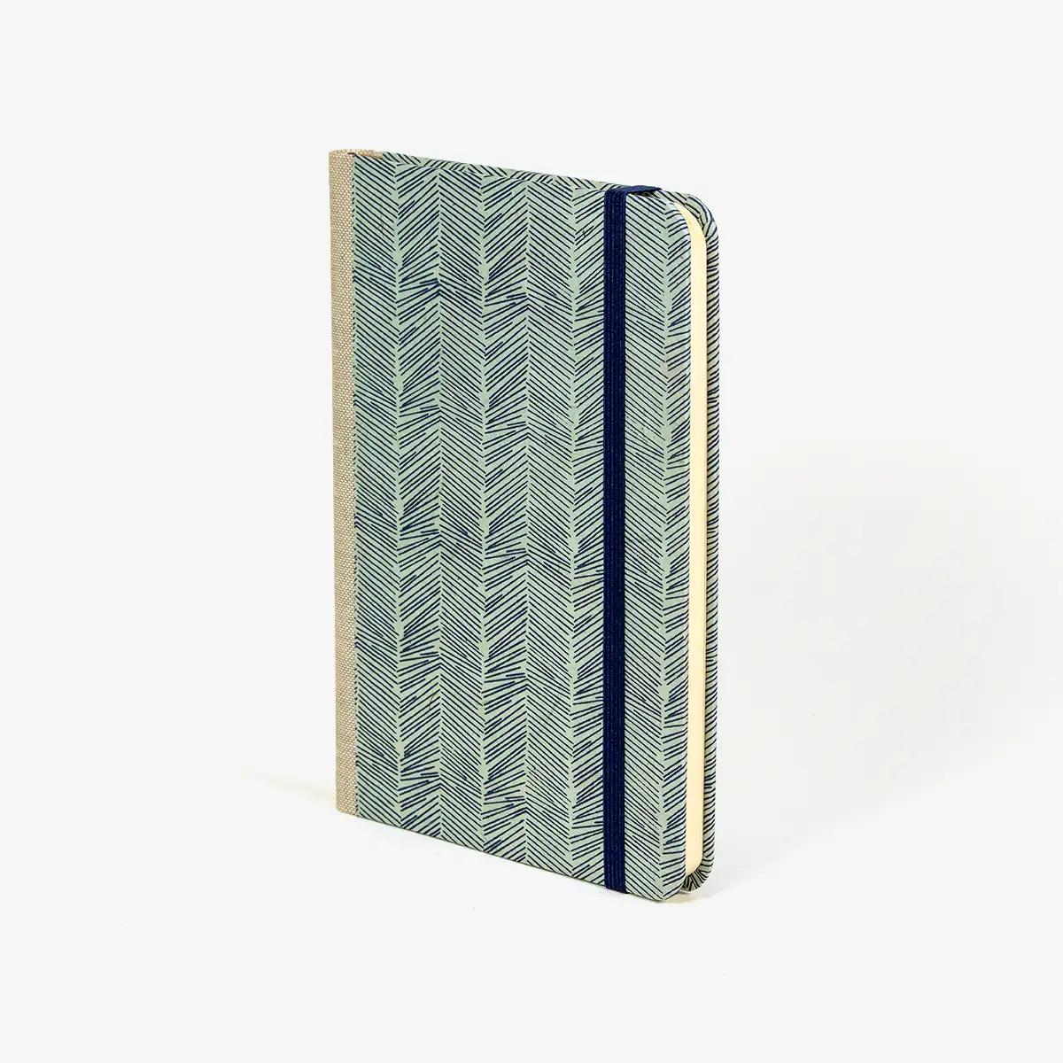 Blaupause-Wochenplaner-12x16_5cm-mit-Lokta-Striche-blau-auf-blau-Produktansicht-seitlich-von-vorn-1